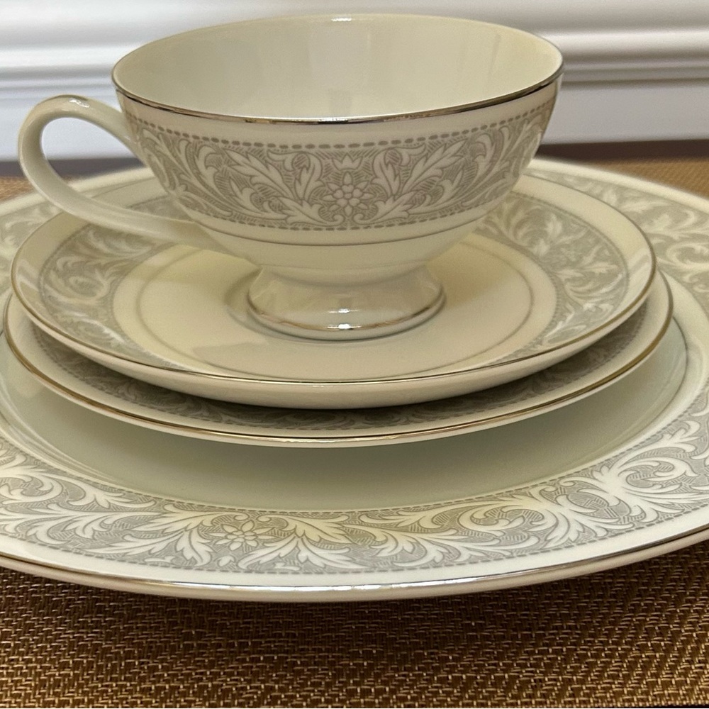 Whitney, Imperial China  W. Dalton Whitney Pattern 4 Piece Place Settings.